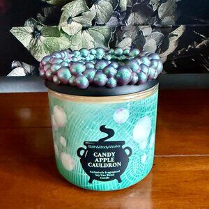NEW CANDY APPLE CAULDRON 3-Wick 14.5 oz Candle Bath & Body Works